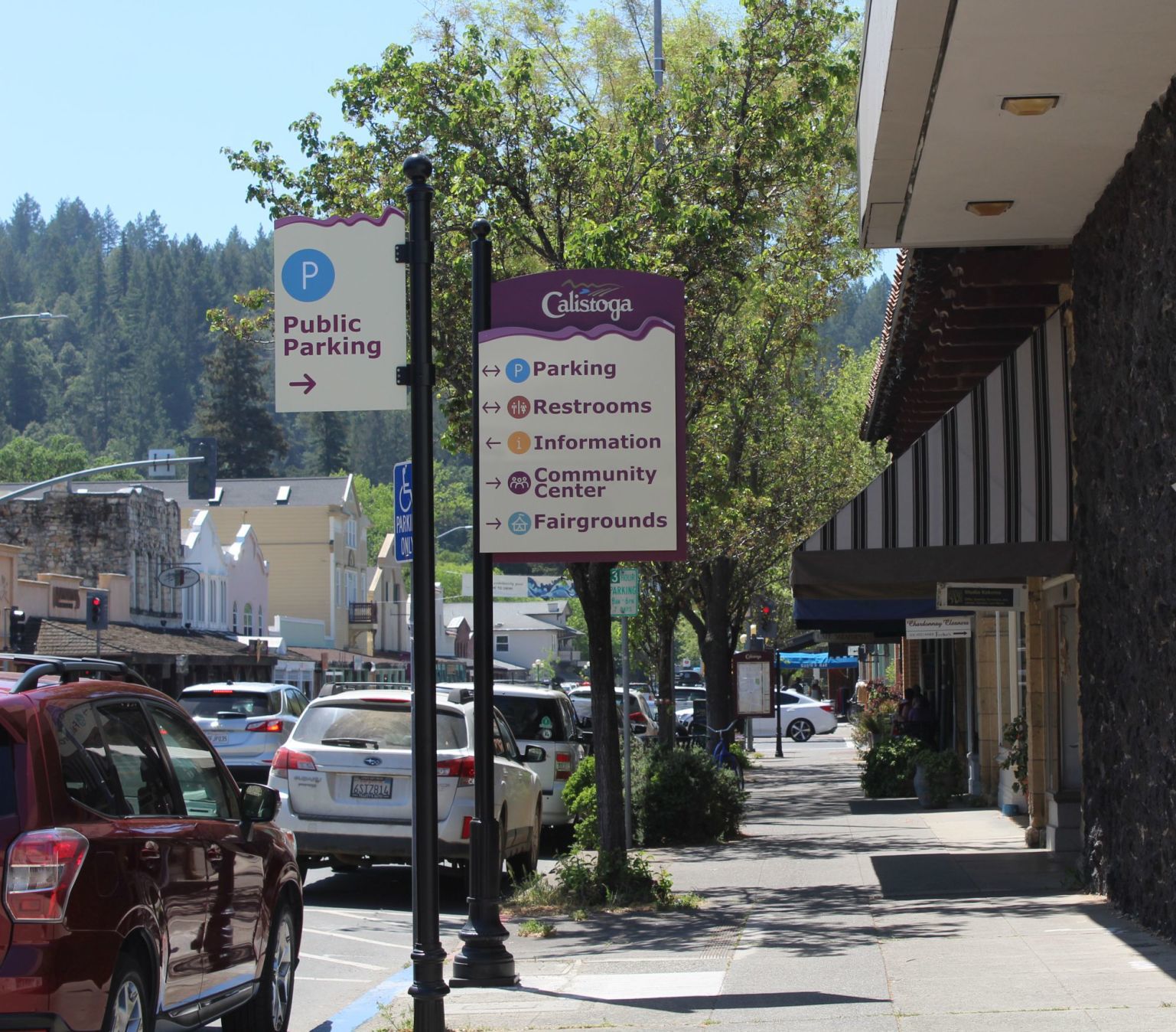 New Lincoln Avenue signs